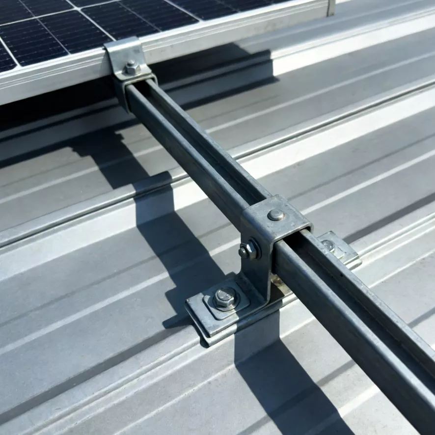 Prečo je KOVOVÁ STRIEŠKA SOLÁRNY MONTÁŽ najlepšou investíciou pre dlhodobé projekty solárnej energie